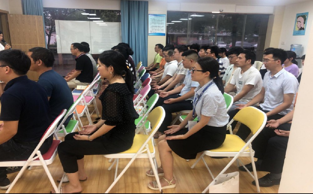 章貢高新區心理健康服務中心為憶源科技開展心理科普講座