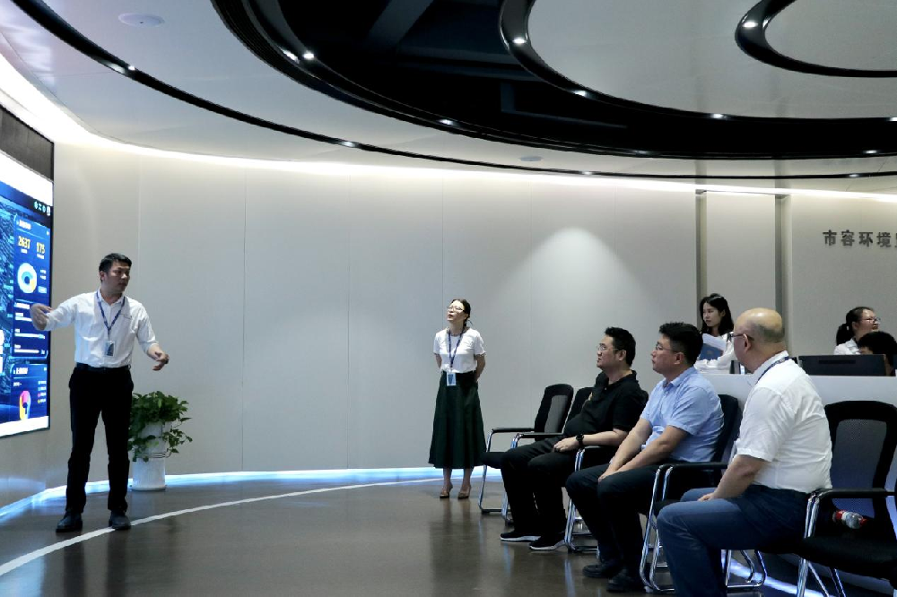 章貢區委常委、副區長張達偉一行蒞臨我司調研